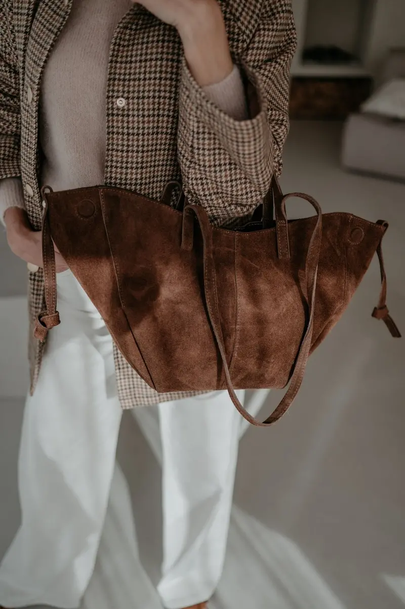 Ghirba Leather Crossbody Handbag In Rich Brown 1