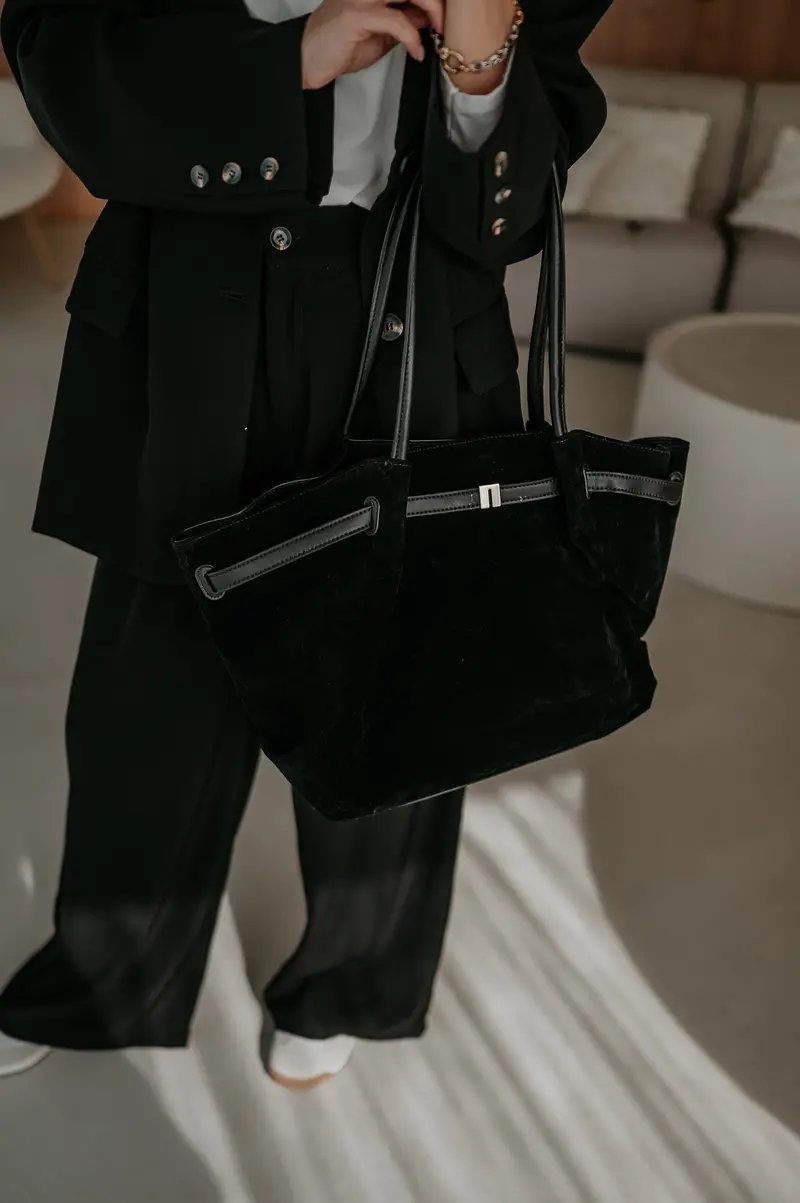 Impavido Black Structured Handbag 1