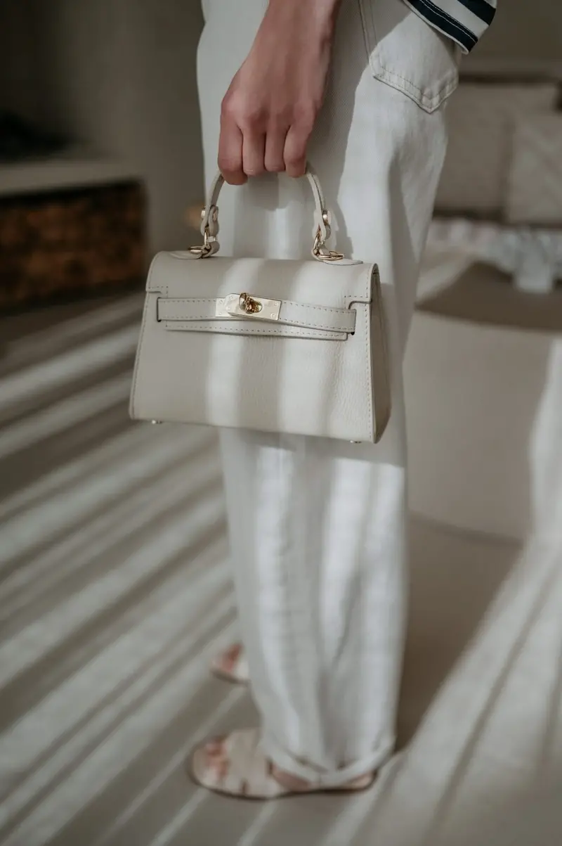 Letori Beige Leather Crossbody Bag – Compact And Stylish 1