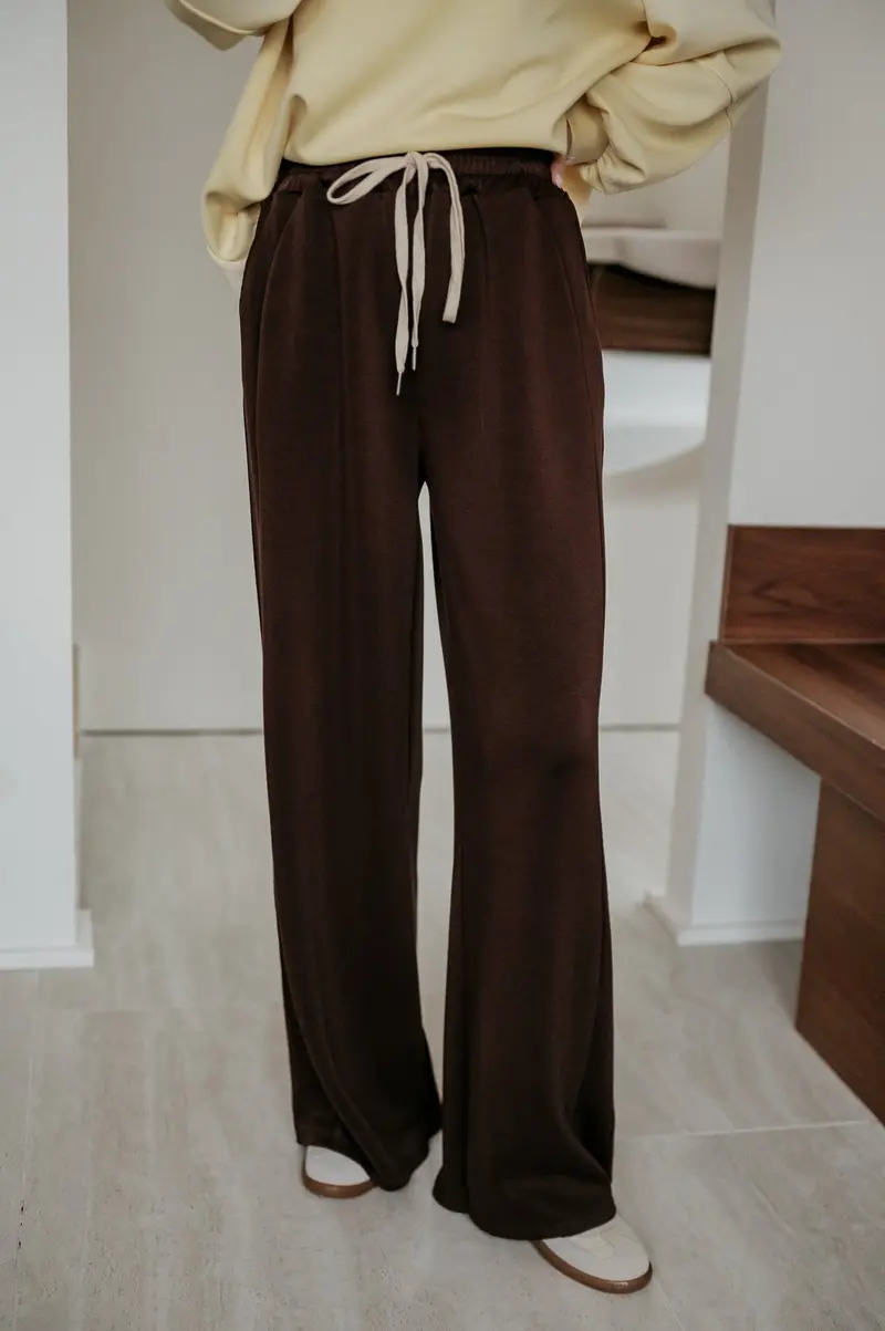 Oriene High-Waisted Trousers In Chocolate Brown 1